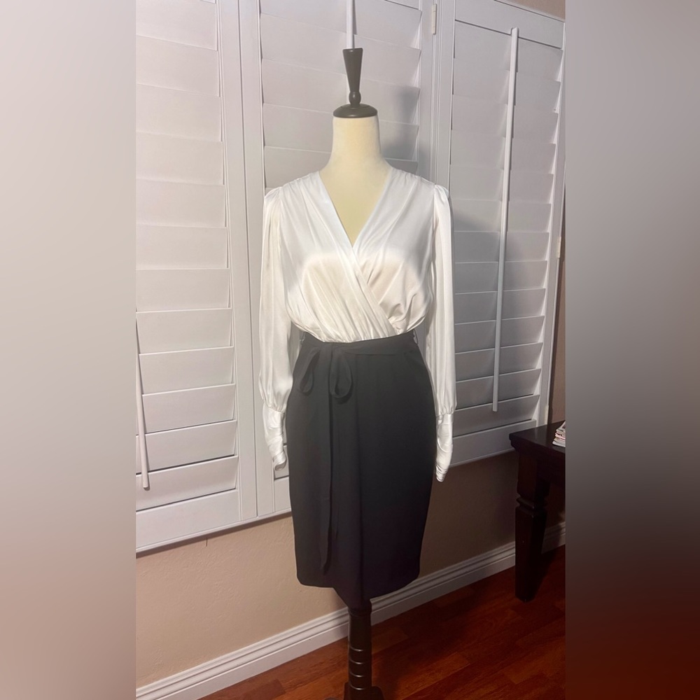 White House Black Market dress, size 6P, like new, not a flaw